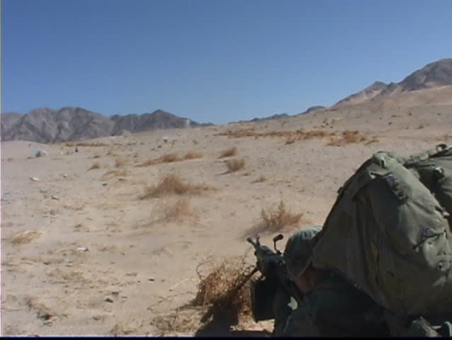 US Marines train in the desert