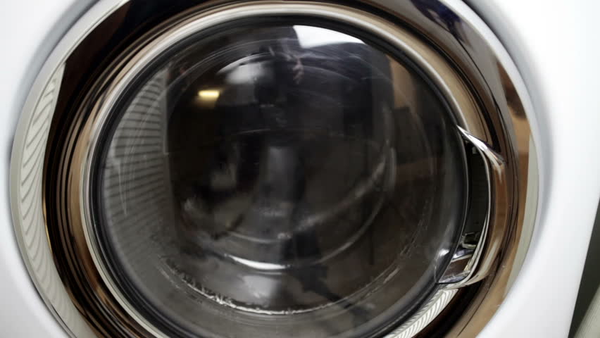 Laundry washing machine spinning