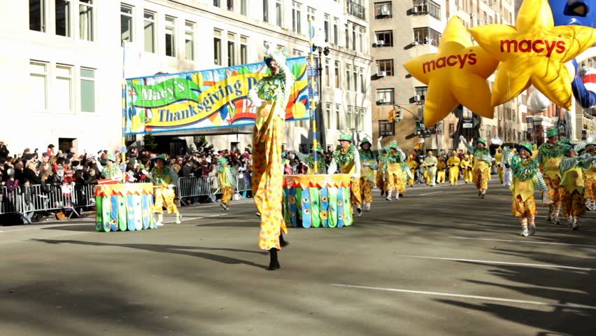 NEW YORK CITY, NY - NOVEMBER 24: Beginning of the Macy's 85th Annual Thanksgiving Day Parade on November 24, 2011 in New York City, New York. 