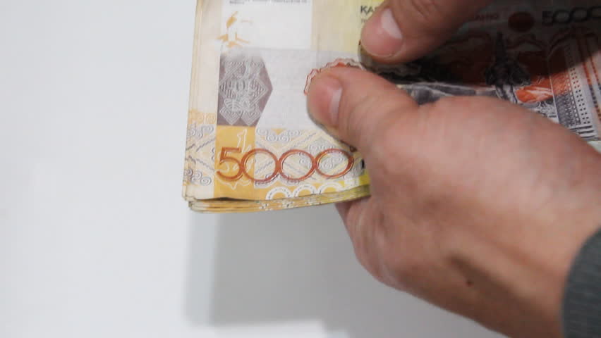 5000 tenge being counted