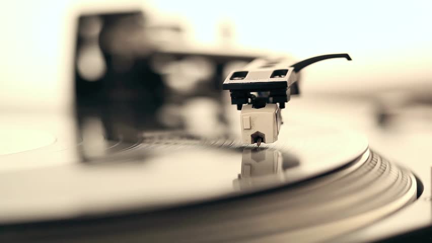 Needle on spinning turntable