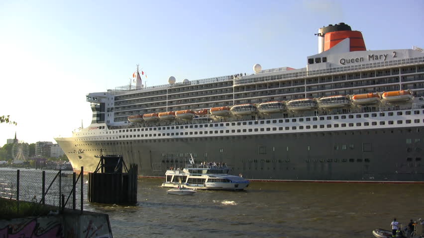 HAMBURG - MAY 8: Queen Mary 2 leaves Hamburg during the anniversary of the Port on May 8, 2011 in Hamburg Germany. Hafengeburtstag with more than 1.5 million visitors and 300 guest ships.