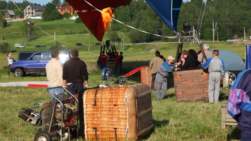 MOSCOW - JUN 11: Tourists stand in basket of balloon expecting start, club of aeronautics Aeronaut, on Jun 11, 2011 in Moscow, Russia