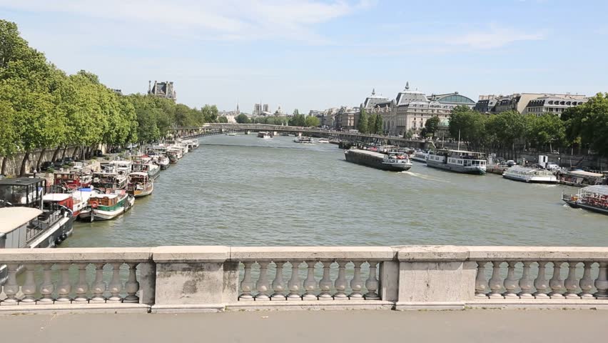Houseboats set on the Seine river
