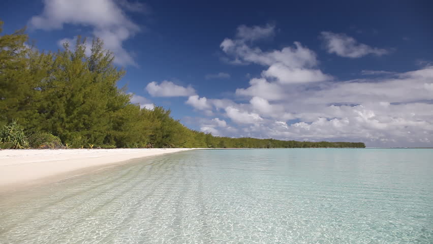 Lonely Beach on Raivavae Lagoon in French Polynesia (Realtime)