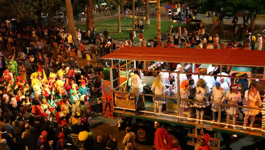 LAS PALMAS DE GRAN CANARIA, SPAIN - FEBRUARY 18: 200,000 masked revelers and a hundred or so festooned cars and floats in the Grande Parade (Gran Cabalgata ) of the Carnival February 18, 2012, Spain 