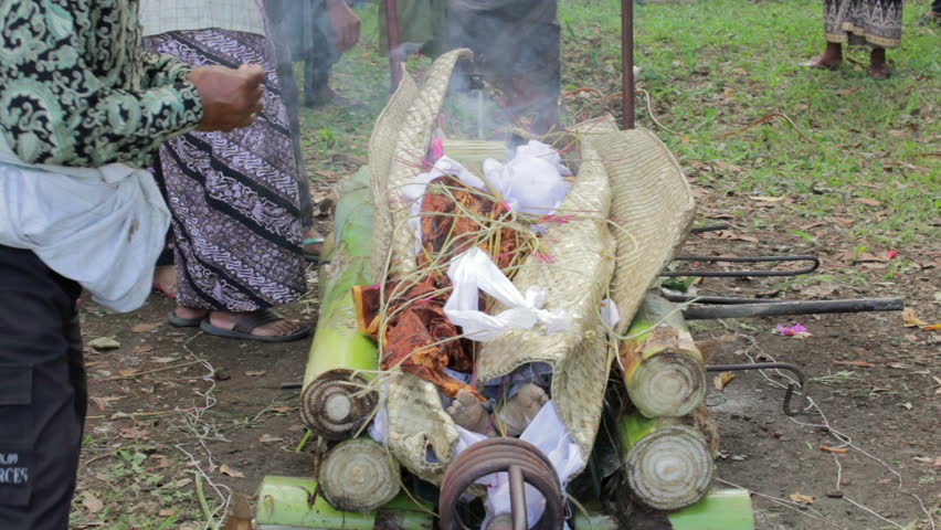BALI - MAY 2012: burning dead body in Balinese funeral