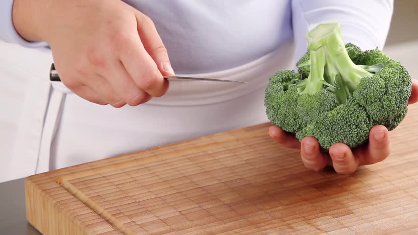 Dividing broccoli into florets