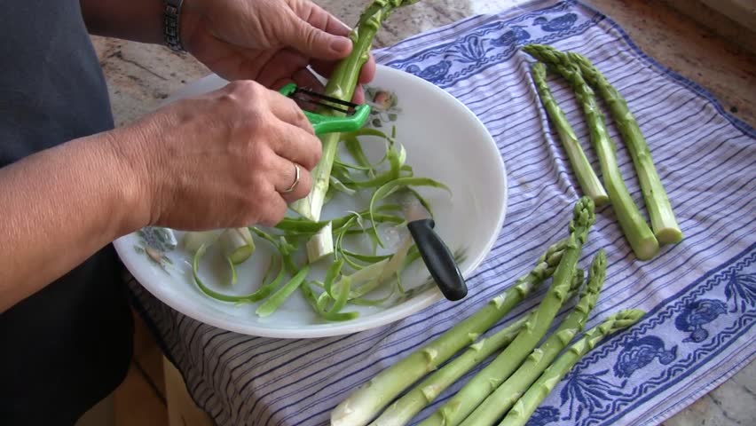 Peeling asparagus