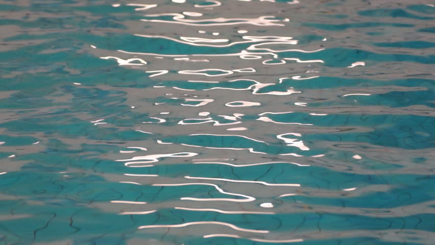 Light reflection in a swimming pool