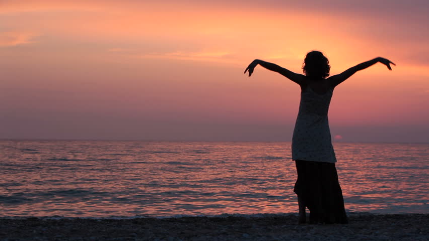 Young girl is walking on the beach,relaxing.