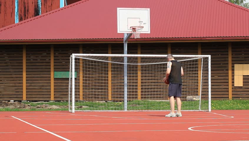 Man trying to throw a ball into the basket /episode 1/
