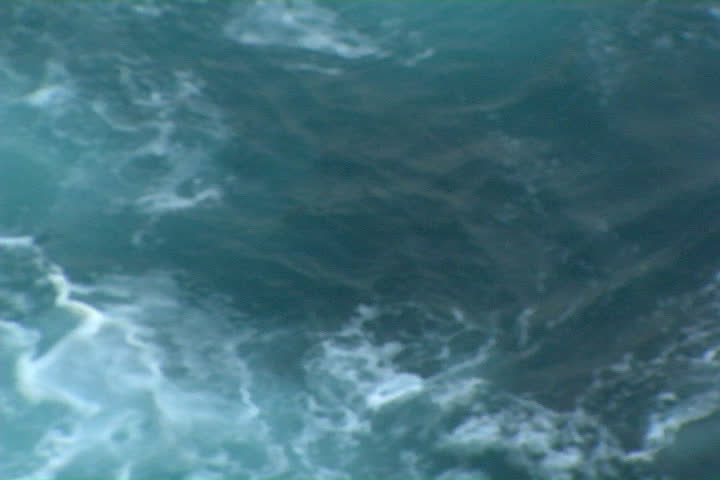 wave in the ocean (Panasonic AG-DVX100A: 24P)