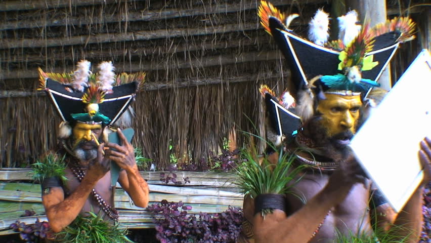 PAPUA NEW GUINEA - NOV.4: Huli wigmen tribal warriors ceremony, putting on face paint, in the Mt. Hagen Highland area in Papua New Guinea, November 4, 2008.