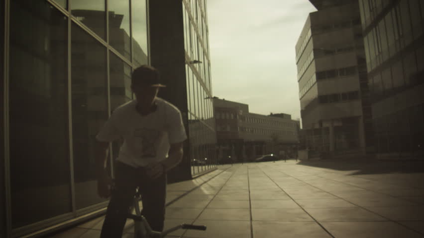 BMX: Spinning No Hands