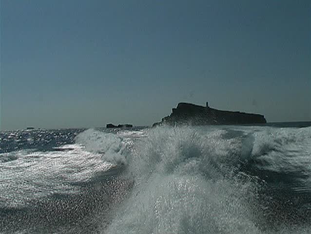Motor yacht backwash