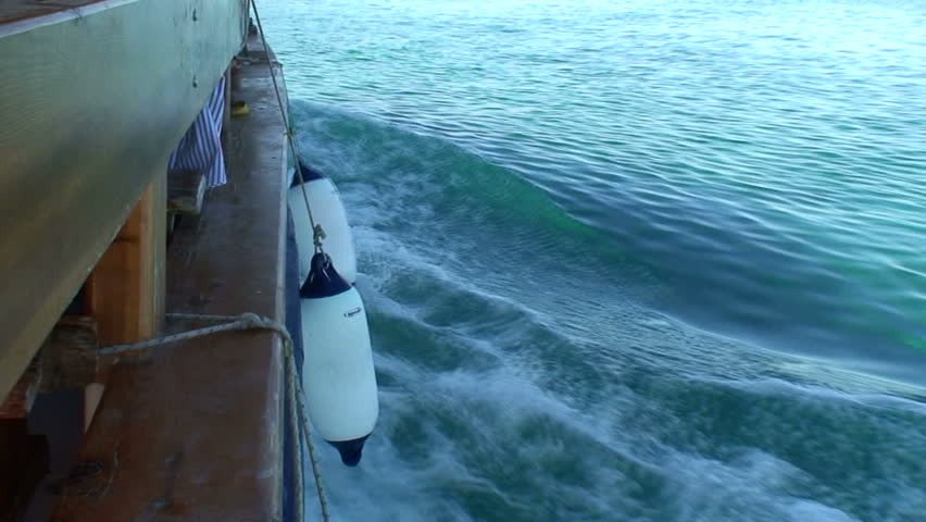 Cruise boat