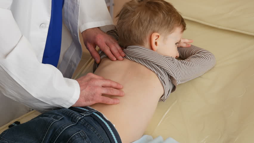 Boy medical exam. Клинический осмотр ребенка Clinical examination. Медосмотр детей. Осмотр мальчиков в школе. Клинический осмотр ребенка Clinical examination of the child.