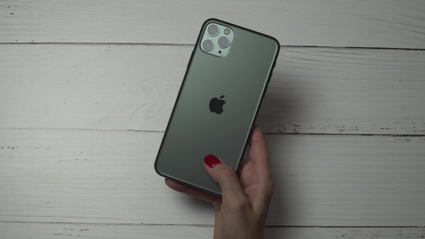 Iphone 11 midnight green