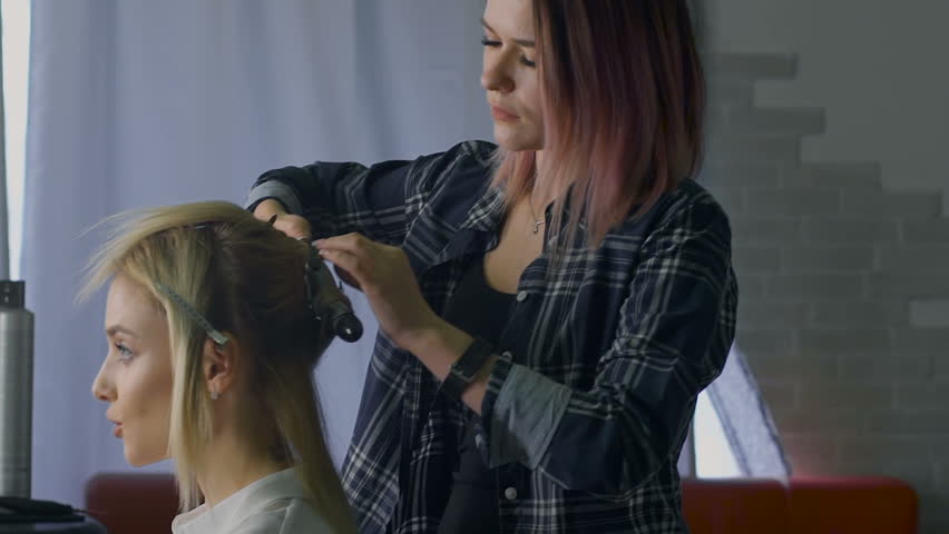 Hd00 10in A Beauty Salon Eccentric Stylist Makes Professional Styling