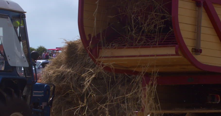 Header of thresher