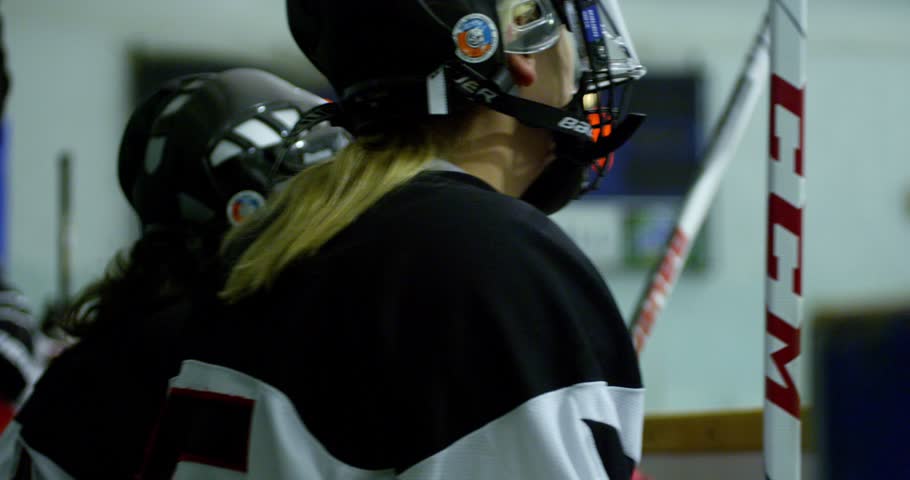 Header of hockey