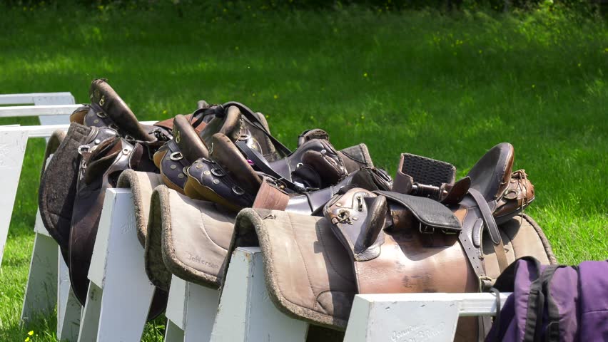 Header of saddlery