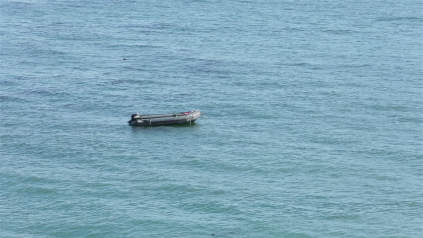 Что будет если унесет в открытое море. Подлодка gif. Лодку унесло. Озеро большое. У озера.