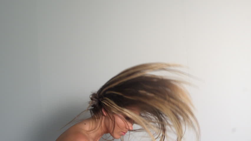 Hd00 15attractive Blonde Woman Rising And Shaking Her Hair On