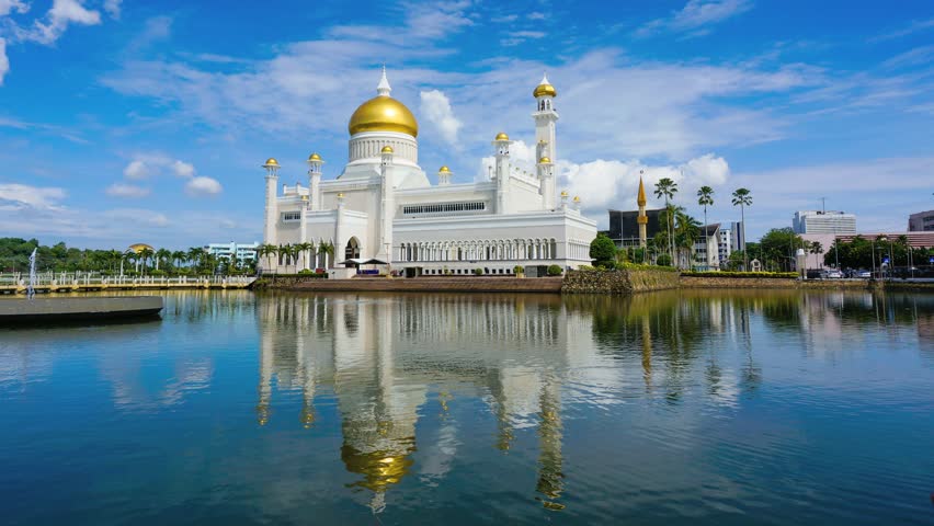 Timelapse Of Masjid Sultan Omar Ali Saifuddin Mosque In Bandar Seri ...