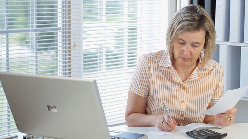 Middle Age Woman Writing a Vidéos de stock (100 % libres de droit ...